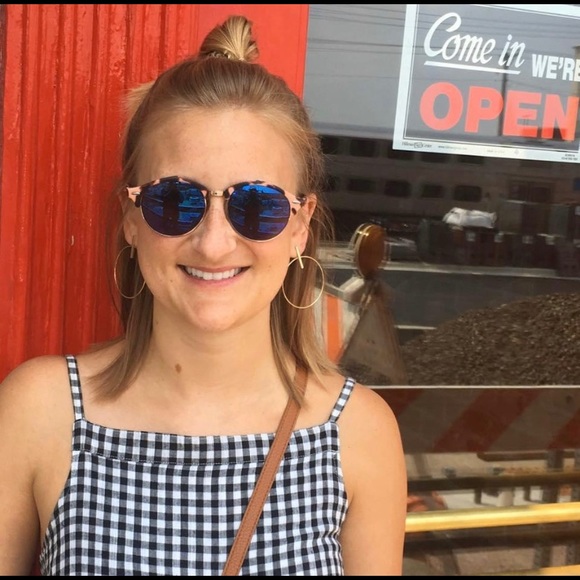 Meet your Posher, Holly - Picture 1 of 1